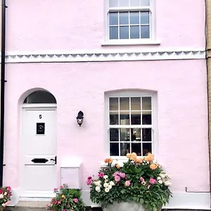 Stylish & Cosy Boutique Townhouse 1 Bedroom, 1 Sofa Bed - Sleeps 4 Holiday home Christchurch (Dorset)