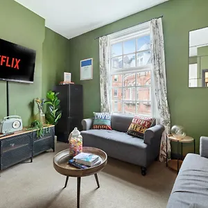 Apartment Hidden Retreat In The Heart Of The - 2 Bed, Nottingham