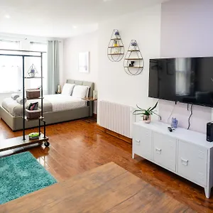 Reef7 - Modern Flat, 5 Mins From Beach, Centre And International Centre Apartment Bournemouth